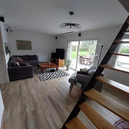 Large With Pool And Garden Ferienhaus