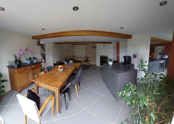 Large With Pool And Garden Ferienhaus *